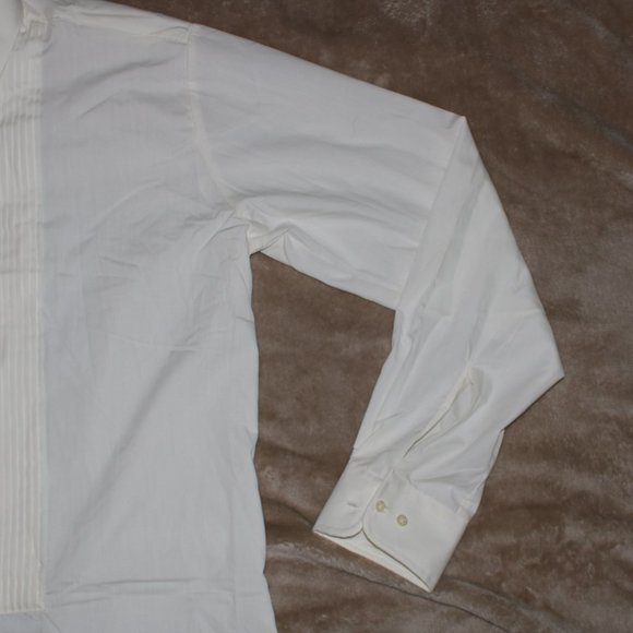 Classix Button Up Dress Shirt - Length 33 - Shoulders 19 - Arm Pits 23.5 - Picture 5 of 14